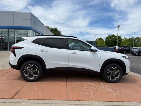 New 2026 Chevrolet Trax LT w/ Sunroof Package FWD image 7