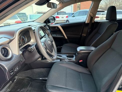 Used 2018 Toyota RAV4 LE image 13