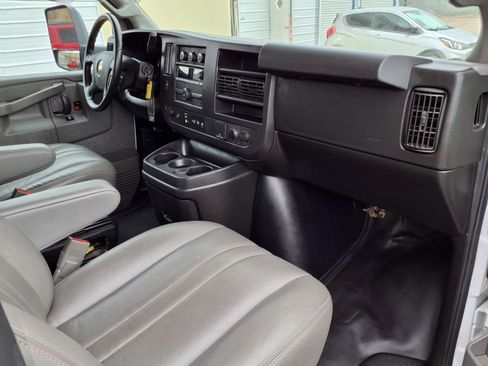 Used 2021 Chevrolet Express 3500 w/ Power Convenience Package image 25