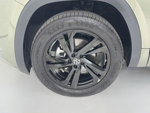 Used 2025 Volkswagen Atlas Cross Sport SEL R-Line image 33