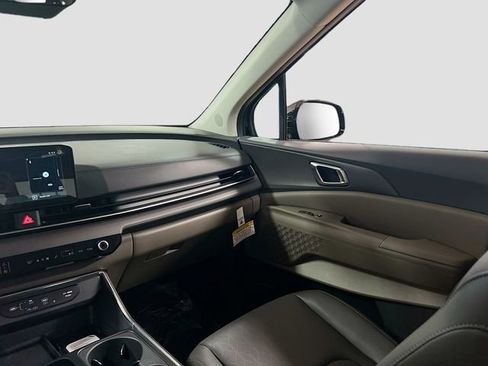 New 2026 Kia Carnival EX image 24