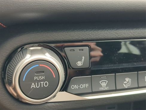 New 2025 Nissan Versa SR image 20