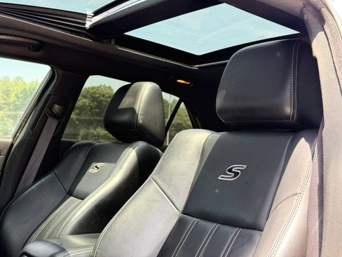 Used 2019 Chrysler 300 S w/ S Model Appearance Package RWD image 16