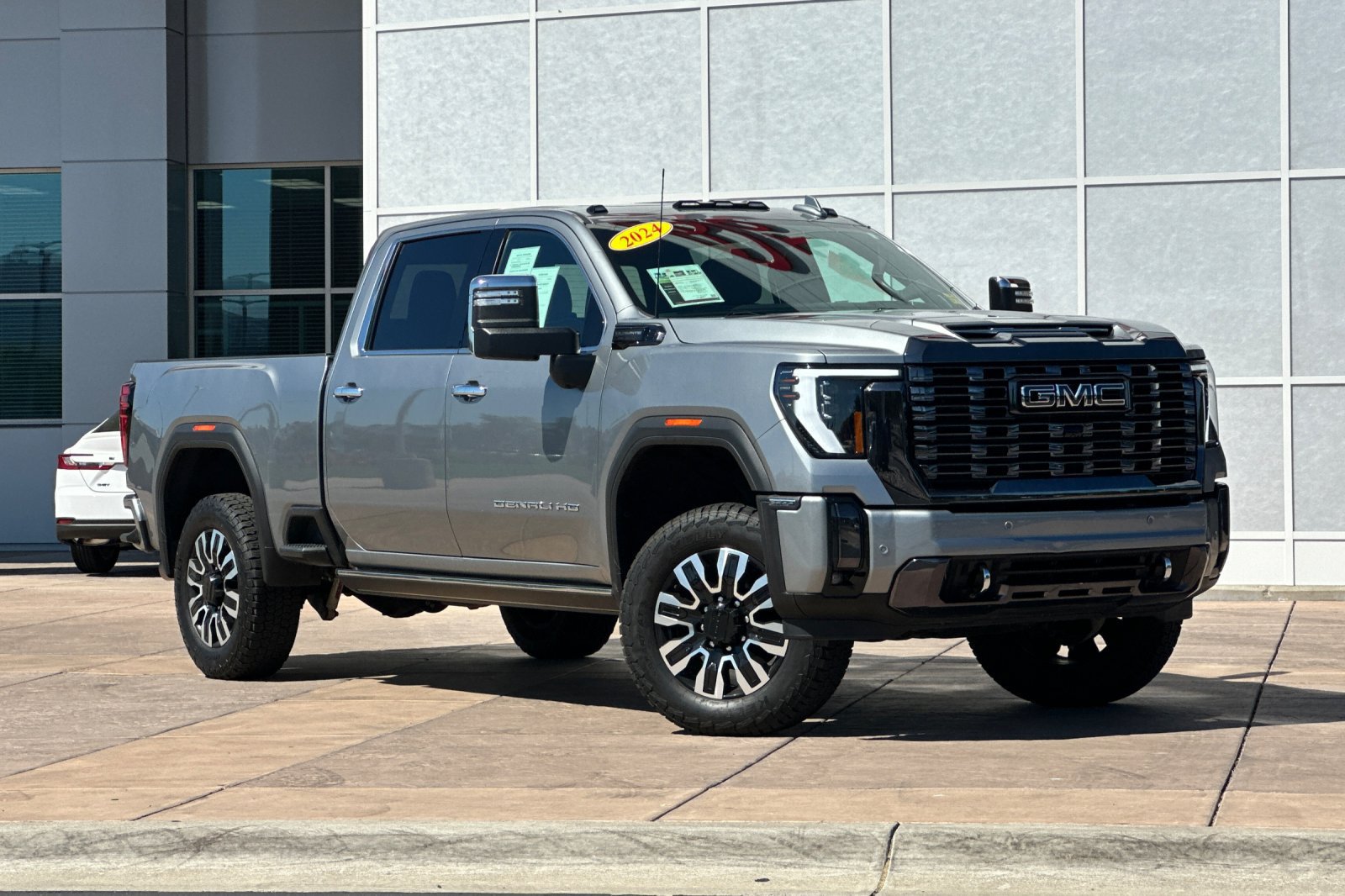 Used 2024 GMC Sierra 2500 Denali Ultimate w/ Max Trailering Package AWD/4WD image 2