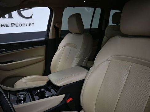 Used 2022 Jeep Grand Cherokee Limited w/ Luxury Tech Group II AWD/4WD image 16