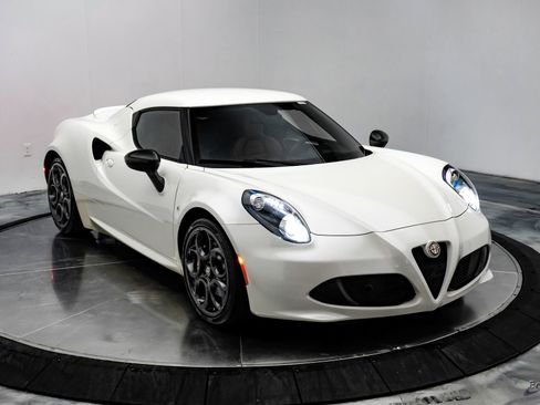Used 2015 Alfa Romeo 4C Coupe w/ Leather Interior Group image 24