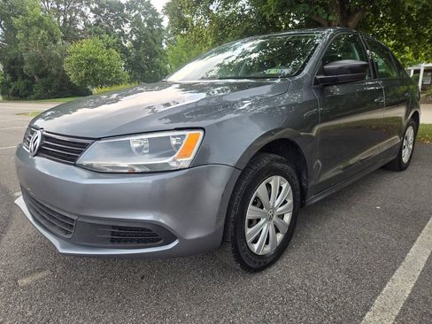 Used 2013 Volkswagen Jetta S FWD image 2