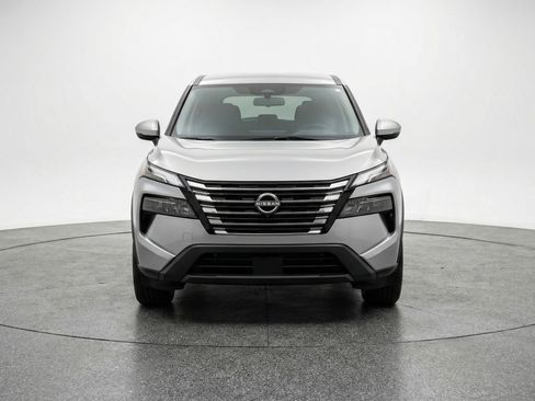 Used 2025 Nissan Rogue SV image 2