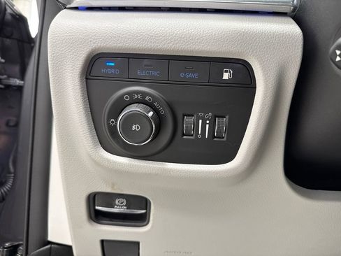 Used 2022 Jeep Grand Cherokee Overland w/ Luxury Tech Group IV image 23