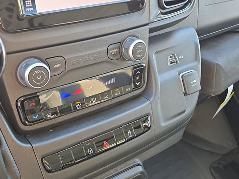 Used 2025 RAM ProMaster 2500 w/ Storage Group image 21