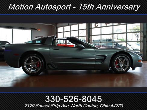 Used 2004 Chevrolet Corvette Coupe w/ Preferred Equipment Group RWD image 16