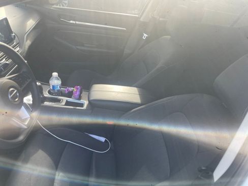 Used 2022 Nissan Altima 2.5 SV FWD image 4