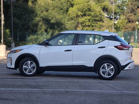 Used 2023 Nissan Kicks S FWD image 16