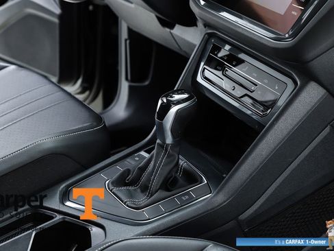 Used 2022 Volkswagen Tiguan SE image 34