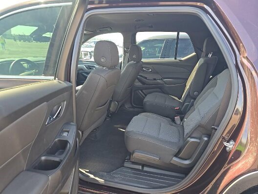 Used 2023 Chevrolet Traverse LT FWD image 14
