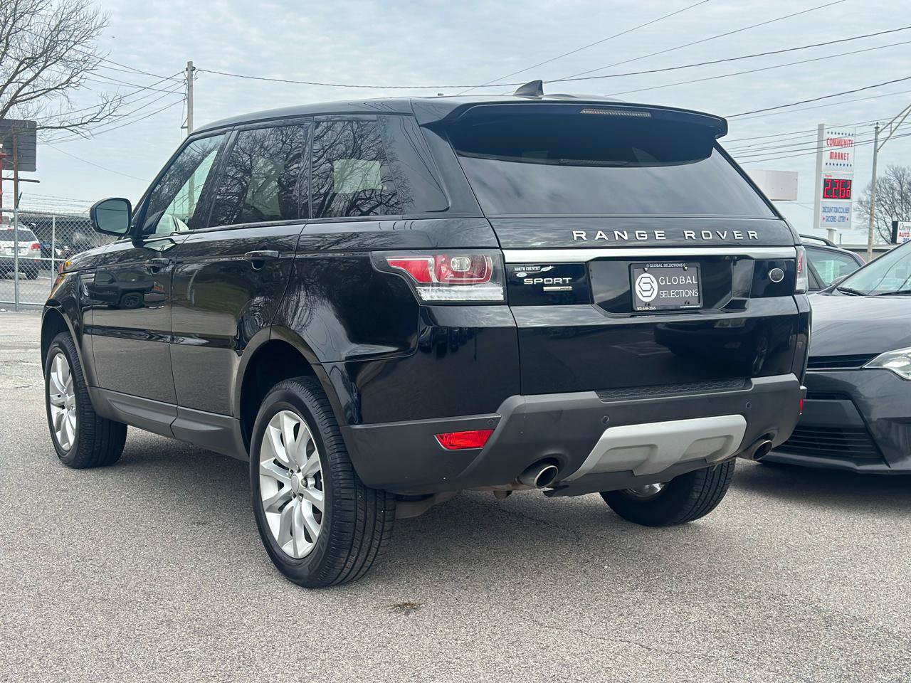Used 2017 Land Rover Range Rover Sport HSE AWD/4WD image 6