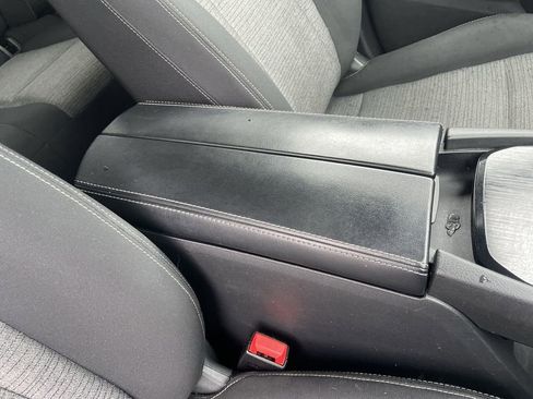 Used 2023 Nissan Rogue SV image 29