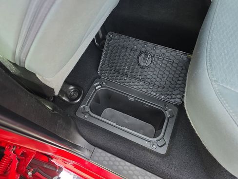 Used 2019 RAM 1500 Classic SLT image 30