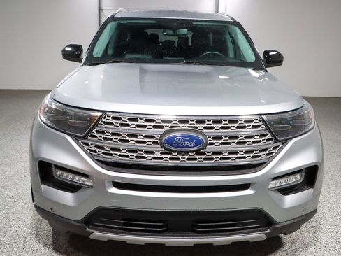 Used 2023 Ford Explorer Limited AWD/4WD image 4