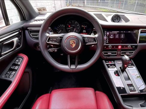 Certified 2023 Porsche Macan AWD/4WD image 11