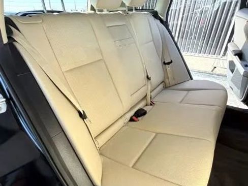 Used 2013 Mercedes-Benz GLK 350 4MATIC image 24