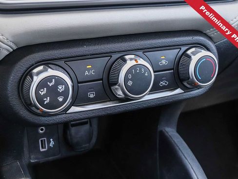 Used 2020 Nissan Versa SV FWD image 18