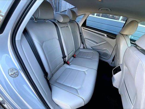 Used 2018 Volkswagen Passat 2.0T SE image 20