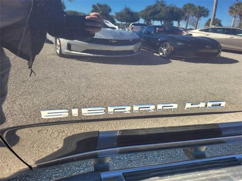 Used 2025 GMC Sierra 2500 SLT w/ SLT Premium Package image 4