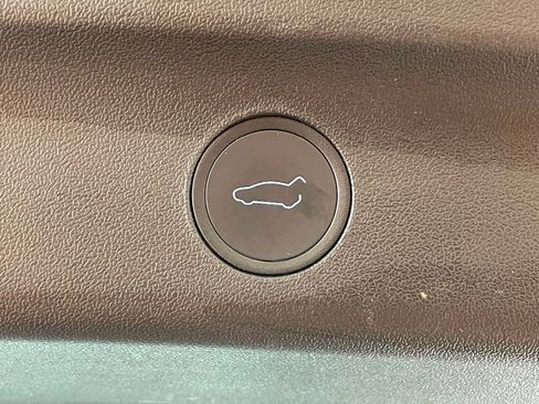 Used 2021 Tesla Model Y Long Range image 19