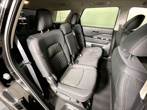 Used 2024 Nissan Pathfinder S image 37