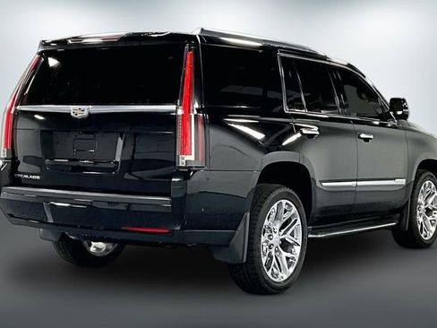 Used 2018 Cadillac Escalade Luxury image 8