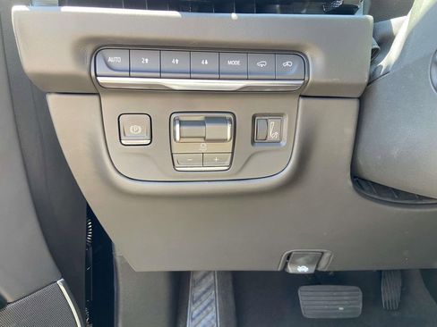 New 2026 Cadillac Escalade Platinum Sport w/ LPO, ONYX Package AWD/4WD image 24