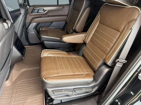 Used 2025 GMC Yukon Denali Ultimate w/ LPO, Floor Liner Package AWD/4WD image 19
