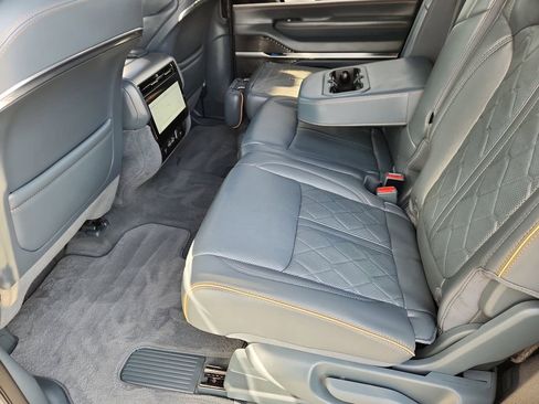 Used 2023 Jeep Grand Wagoneer Series III image 10