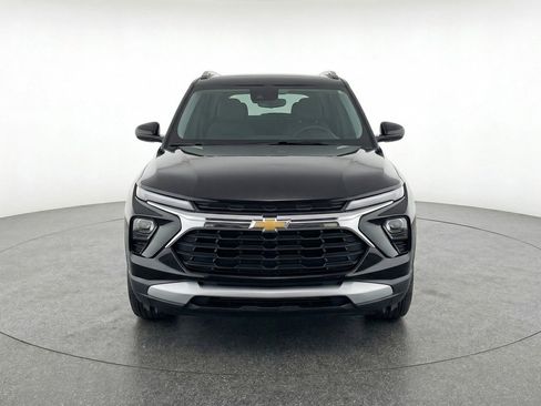 Used 2025 Chevrolet TrailBlazer LT image 2