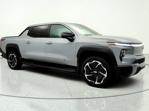 Used 2026 Chevrolet Silverado EV LT AWD/4WD image 3