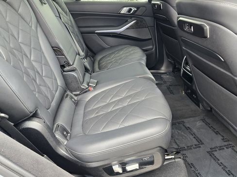 Used 2023 BMW X7 xDrive40i w/ M Sport Package AWD/4WD image 14