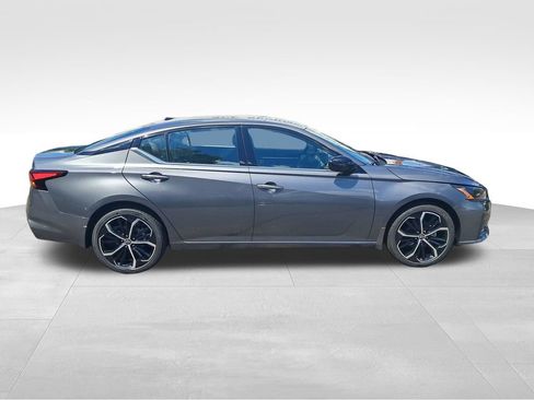 New 2026 Nissan Altima 2.5 SR AWD/4WD image 7