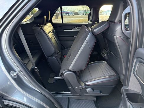 Used 2025 Ford Explorer ST-Line w/ ST-Line Street Pack image 25