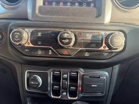 Used 2023 Jeep Wrangler Unlimited Sport AWD/4WD image 30