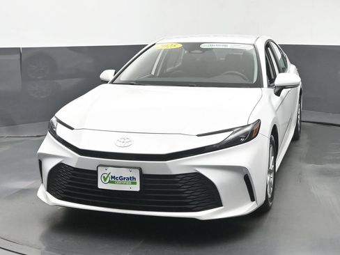 Used 2025 Toyota Camry LE FWD image 21