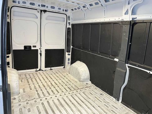 Used 2024 RAM ProMaster 2500 w/ Convenience Group FWD image 14