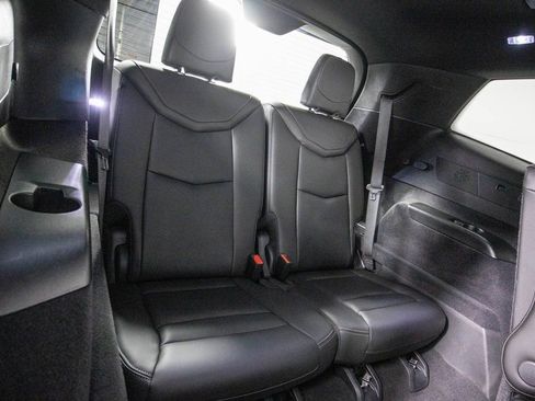 Used 2025 Cadillac XT6 Premium Luxury image 14