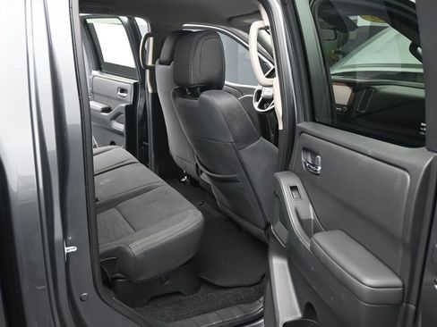 Used 2023 Nissan Frontier SV image 15