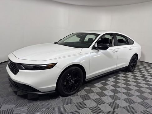 Used 2025 Honda Accord SE image 2