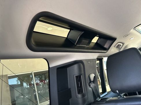 Used 2020 Land Rover Defender 110 SE image 45