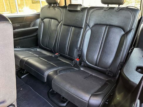 Used 2024 Jeep Wagoneer Series II w/ Flexible Seating Group image 18