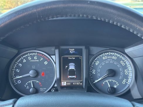 Used 2021 Toyota Tacoma TRD Sport image 23