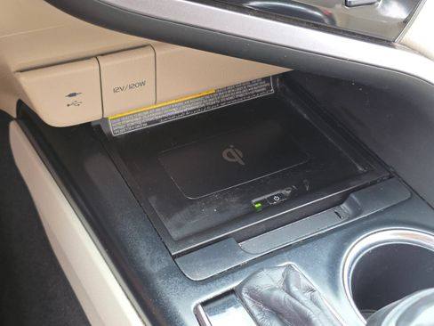 Used 2019 Toyota Camry XLE FWD image 21