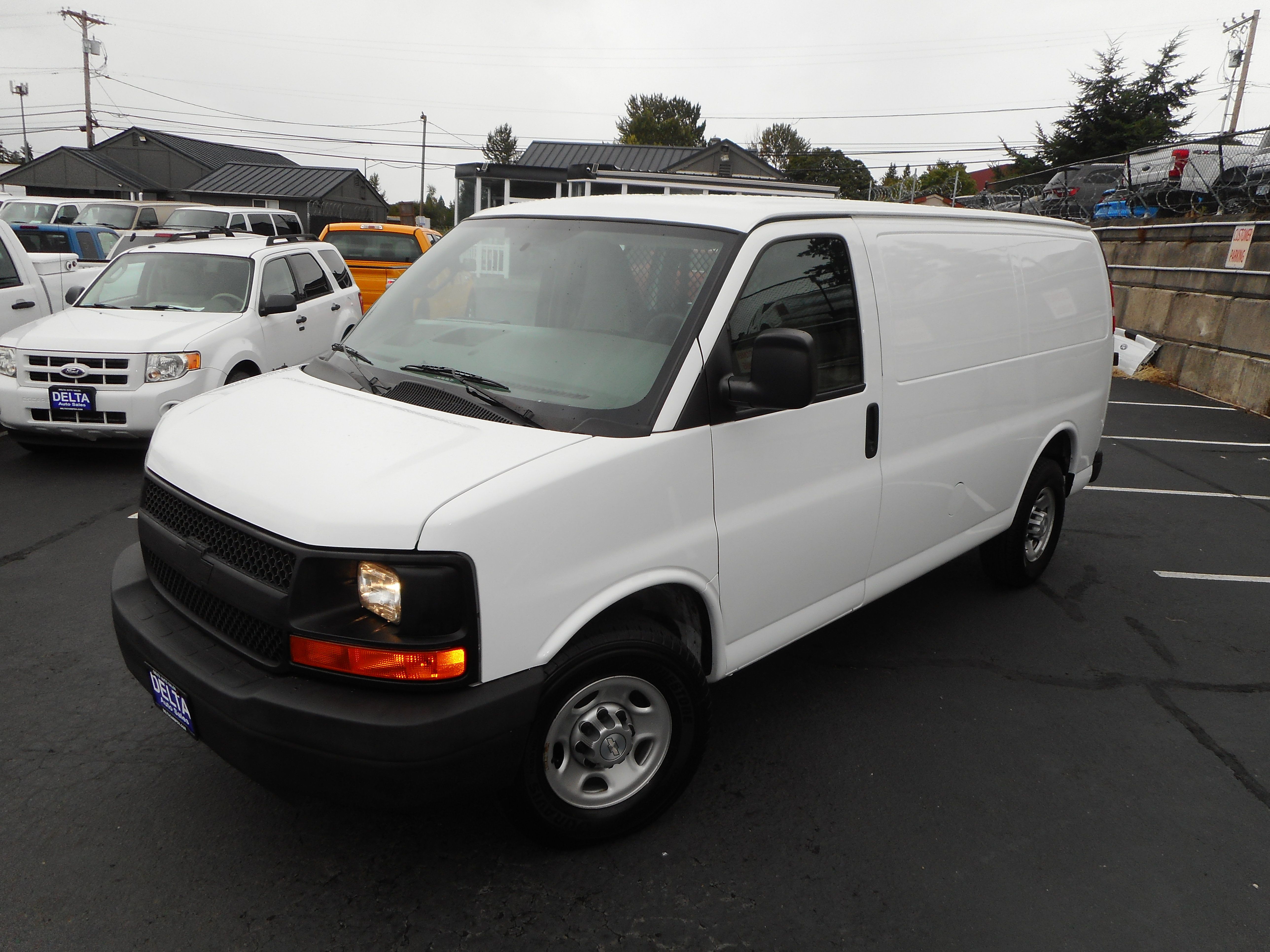 Used 2016 Chevrolet Express 2500 RWD image 4